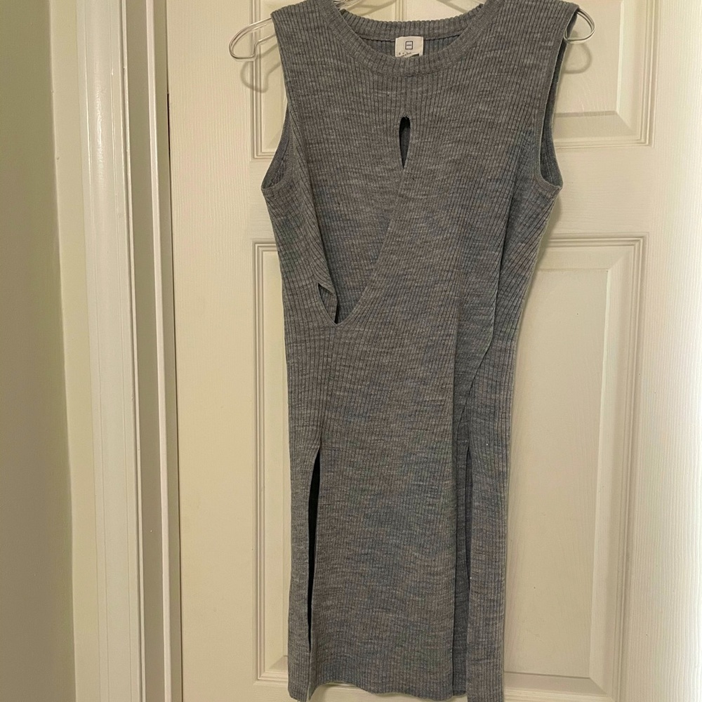 Grey knit sleeveless tunic